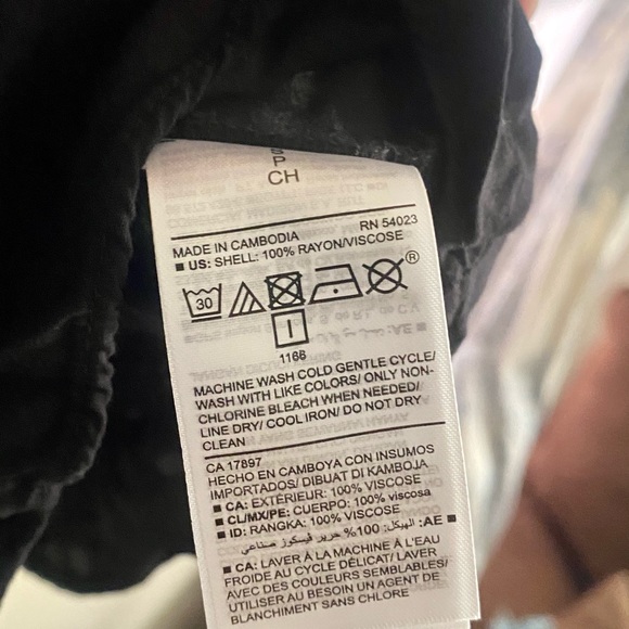 🖤Small black off the shoulder top🖤 - Picture 4 of 4